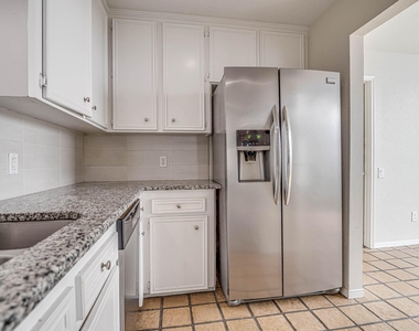 800 Country Place Drive - Photo Thumbnail 9