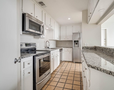 800 Country Place Drive - Photo Thumbnail 8