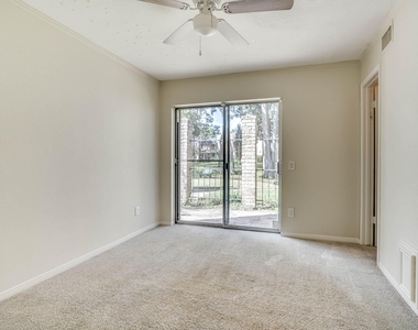 800 Country Place Drive - Photo Thumbnail 10