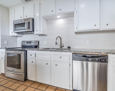 800 Country Place Drive - Photo Thumbnail 4