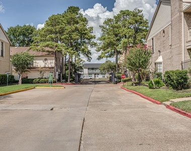 800 Country Place Drive - Photo Thumbnail 37