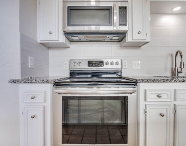 800 Country Place Drive - Photo Thumbnail 5