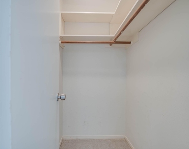 800 Country Place Drive - Photo Thumbnail 12