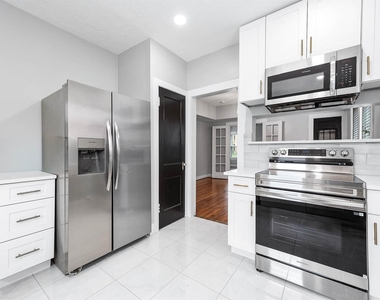 2511 Arbor Street - Photo Thumbnail 8