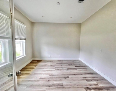 9905 Excaliburs Court - Photo Thumbnail 4