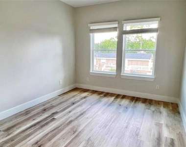 9905 Excaliburs Court - Photo Thumbnail 21