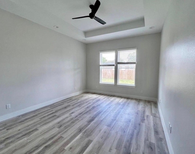 9905 Excaliburs Court - Photo Thumbnail 7