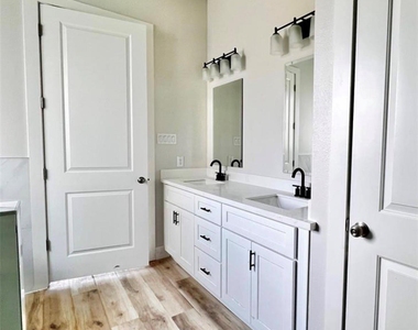 9905 Excaliburs Court - Photo Thumbnail 8