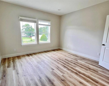 9905 Excaliburs Court - Photo Thumbnail 17