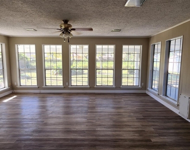 5312 Palm Drive - Photo Thumbnail 8