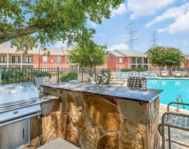 11810 Hammond Drive - Photo Thumbnail 9