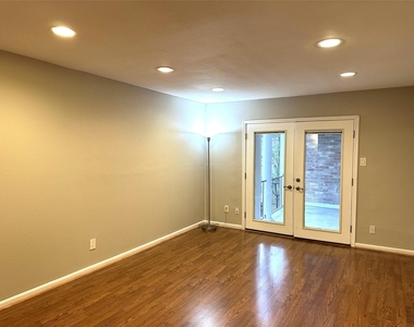 359 N Post Oak Lane - Photo Thumbnail 2