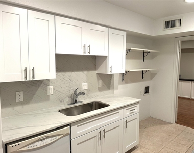 359 N Post Oak Lane - Photo Thumbnail 7