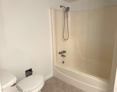 359 N Post Oak Lane - Photo Thumbnail 15