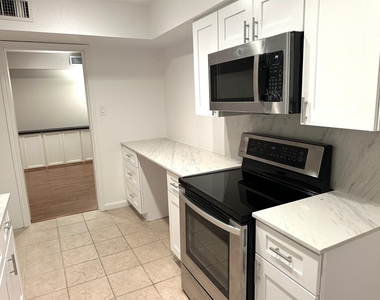 359 N Post Oak Lane - Photo Thumbnail 8