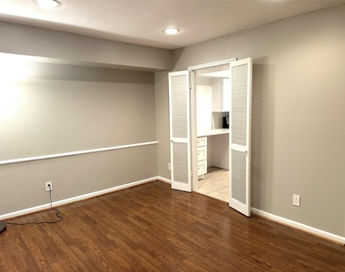 359 N Post Oak Lane - Photo Thumbnail 4