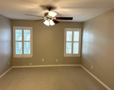 359 N Post Oak Lane - Photo Thumbnail 10