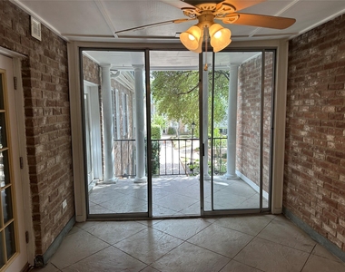 359 N Post Oak Lane - Photo Thumbnail 18