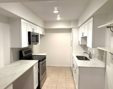 359 N Post Oak Lane - Photo Thumbnail 6