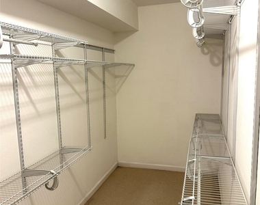 359 N Post Oak Lane - Photo Thumbnail 11