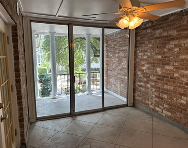 359 N Post Oak Lane - Photo Thumbnail 17