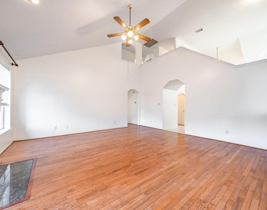 3627 Heritage Colony Drive - Photo Thumbnail 12