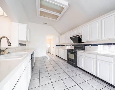 3627 Heritage Colony Drive - Photo Thumbnail 6