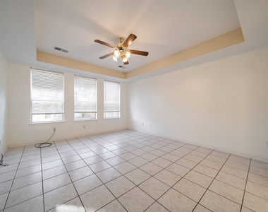 3627 Heritage Colony Drive - Photo Thumbnail 15
