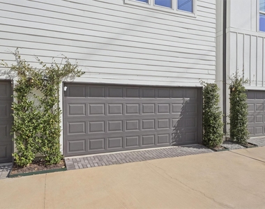 3305 W 11th Street - Photo Thumbnail 2