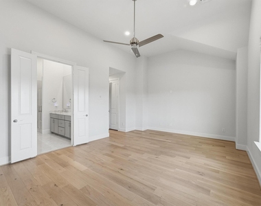 3305 W 11th Street - Photo Thumbnail 18