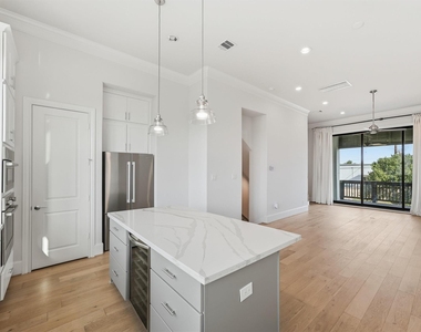 3305 W 11th Street - Photo Thumbnail 10
