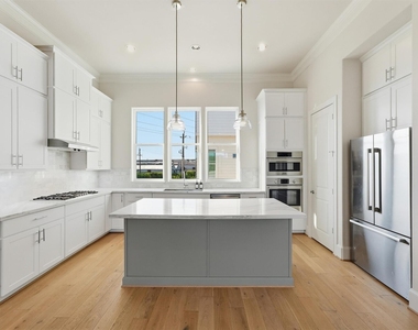 3305 W 11th Street - Photo Thumbnail 8