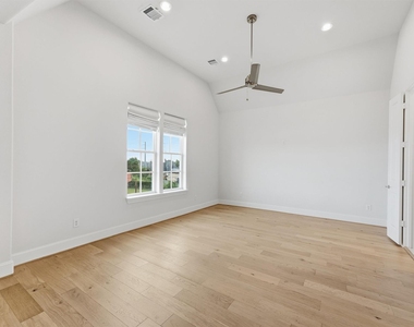 3305 W 11th Street - Photo Thumbnail 17