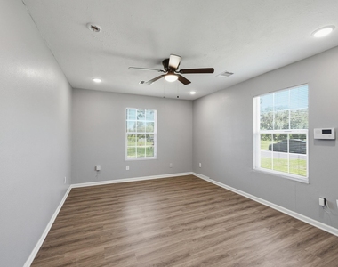 5414 Evelyn Street - Photo Thumbnail 3