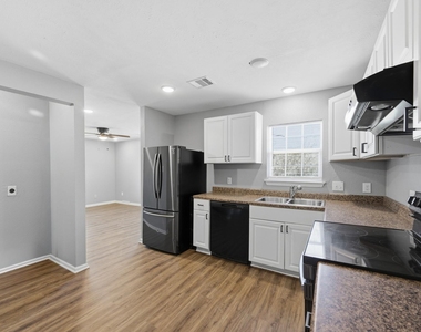 5414 Evelyn Street - Photo Thumbnail 7