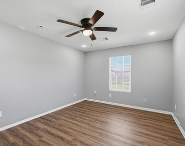 5414 Evelyn Street - Photo Thumbnail 2