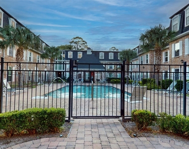 357 N Post Oak Lane - Photo Thumbnail 17