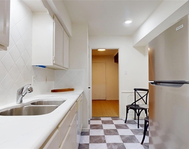 357 N Post Oak Lane - Photo Thumbnail 4