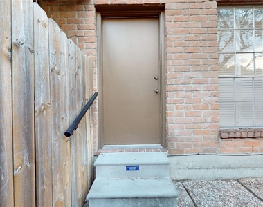 357 N Post Oak Lane - Photo Thumbnail 13