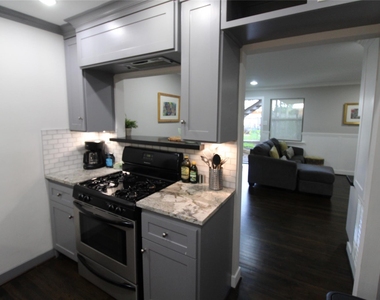 4719 Oakshire Drive - Photo Thumbnail 4