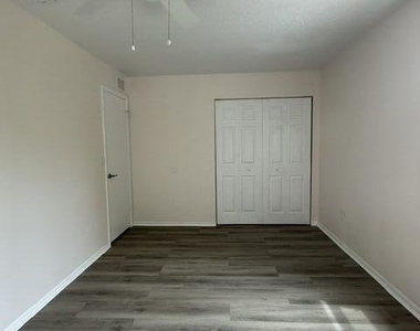 1031 Ashley Avenue - Photo Thumbnail 13