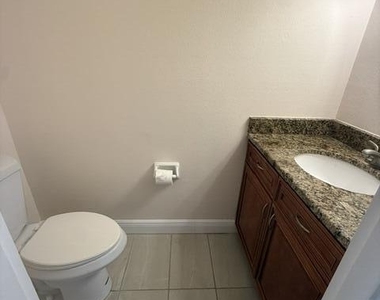 1031 Ashley Avenue - Photo Thumbnail 5