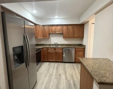 1031 Ashley Avenue - Photo Thumbnail 8