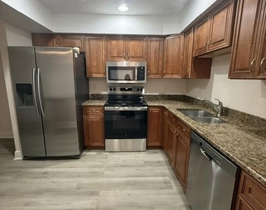 1031 Ashley Avenue - Photo Thumbnail 7