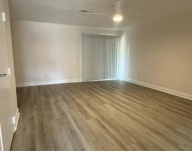 1031 Ashley Avenue - Photo Thumbnail 3