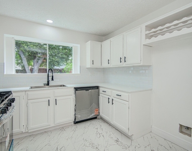 24127 Spring Towne Drive - Photo Thumbnail 10