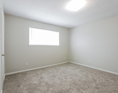 13361 Lake Breeze Lane - Photo Thumbnail 8