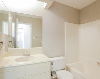 13361 Lake Breeze Lane - Photo Thumbnail 11