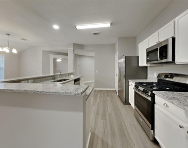 19307 Royal Isle Drive - Photo Thumbnail 4
