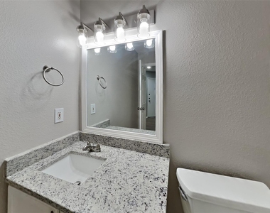 19307 Royal Isle Drive - Photo Thumbnail 15
